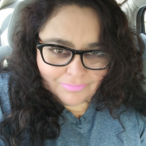 Meet your Posher, Belena - Picture 2 of 2